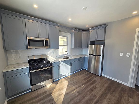 3rd image of 47 Edgar St APT 2