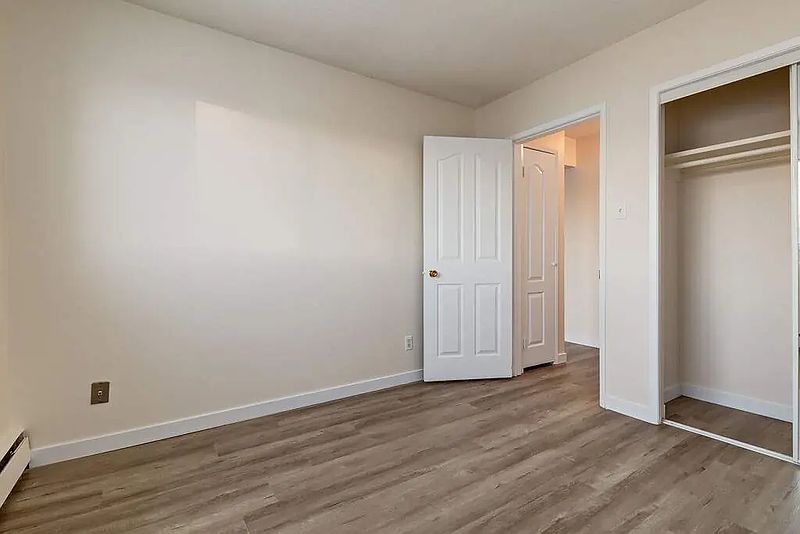 Edmonton Apartment for rent - 2 Bedrooms — photo 9