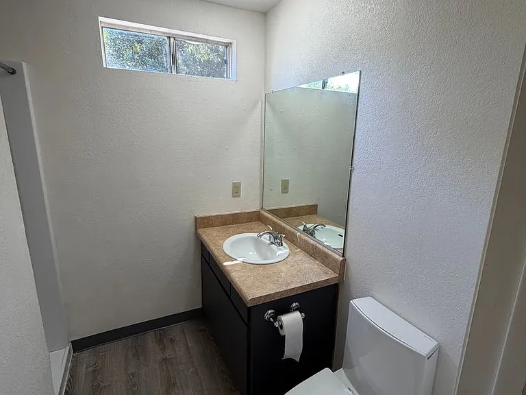 1448 Warner St — Photo 7
