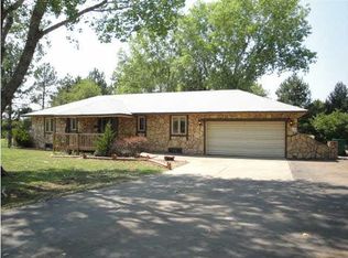 23 Hawthorne Dr, Valley Center, KS 67147