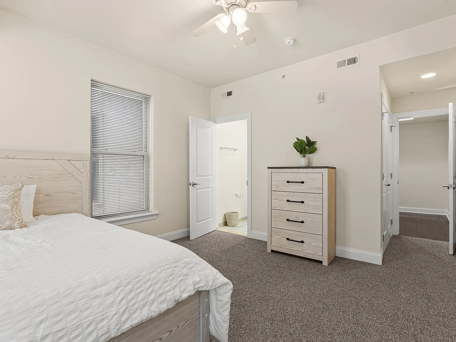 Modern 2 Bedroom, 2 Bathroom Apartment Near Temple University — Photo 4