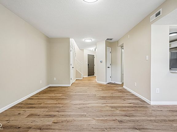 2nd image of 4306 Victory Blvd