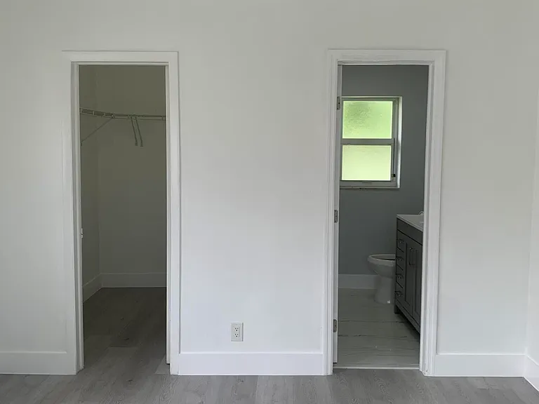 4005 NW 76th Ave — Photo 25