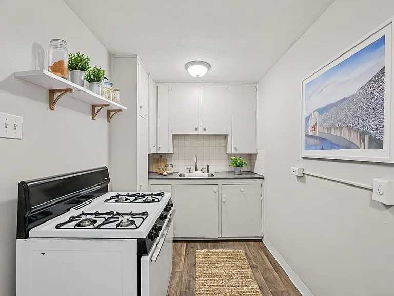 South Josephine Apartments — Photo 22