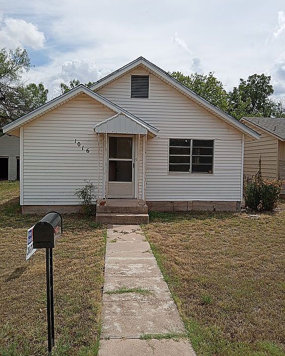 1st image of 1016 Texas St