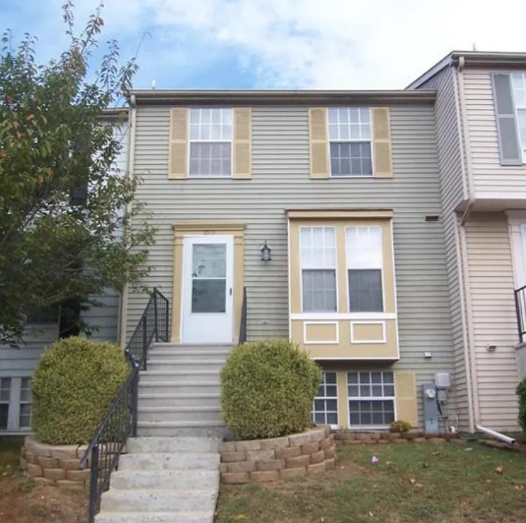 3 bed, 1568 sqft, $1,999 — Photo 1