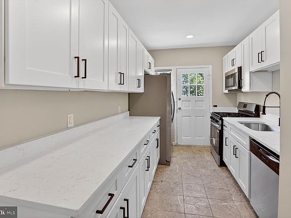 5th image of 315 E Cold Spring Ln