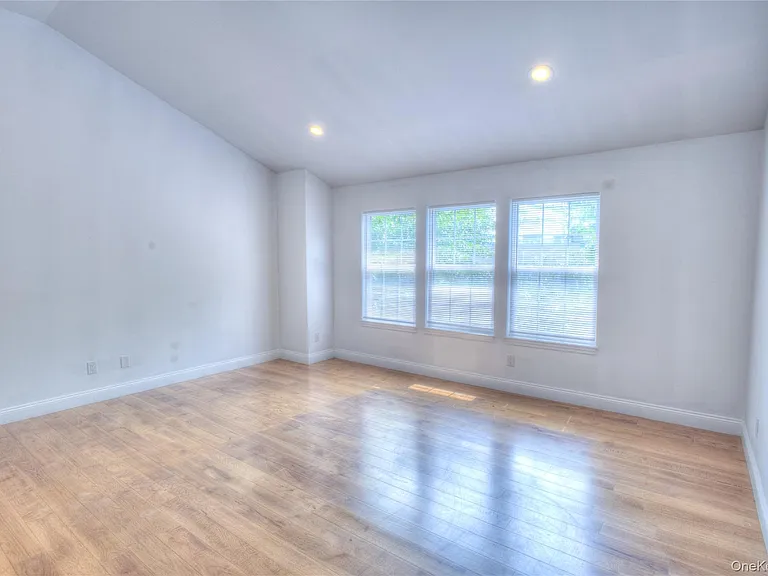 12 Yennicock Ave — Photo 18