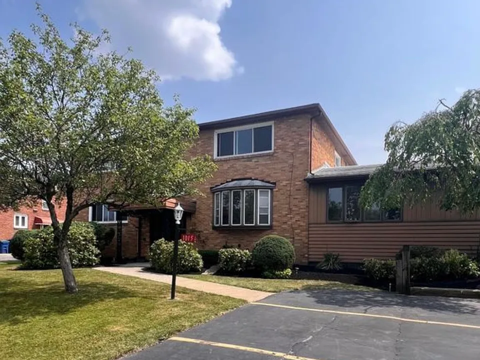 1015 Wehrle Dr #2