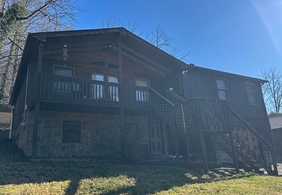 2nd image of 1111 Berry Rd