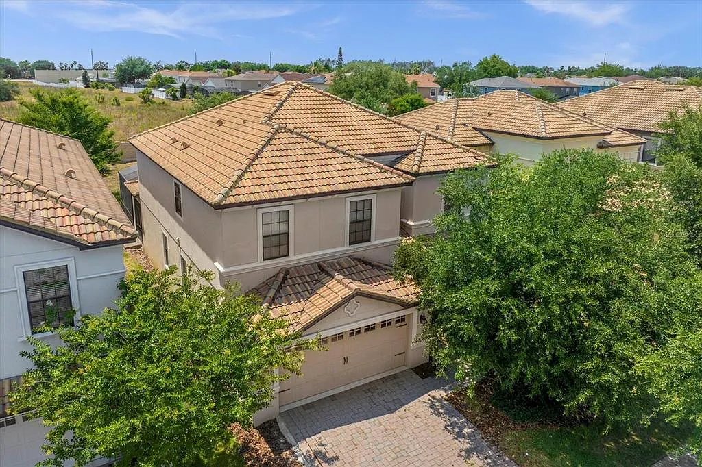6 bed, 6.0 bath, 3348 sqft, $4,000 — Photo 2