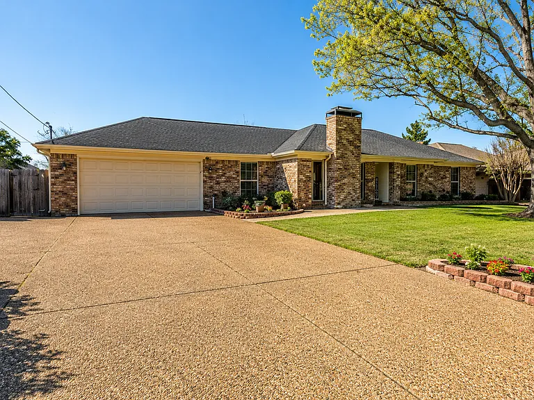 3863 Lamb Dr — Photo 1
