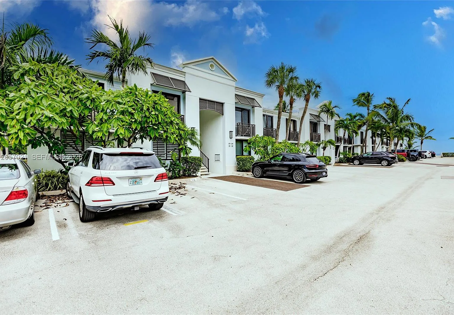Oceanage Condo — Photo 2