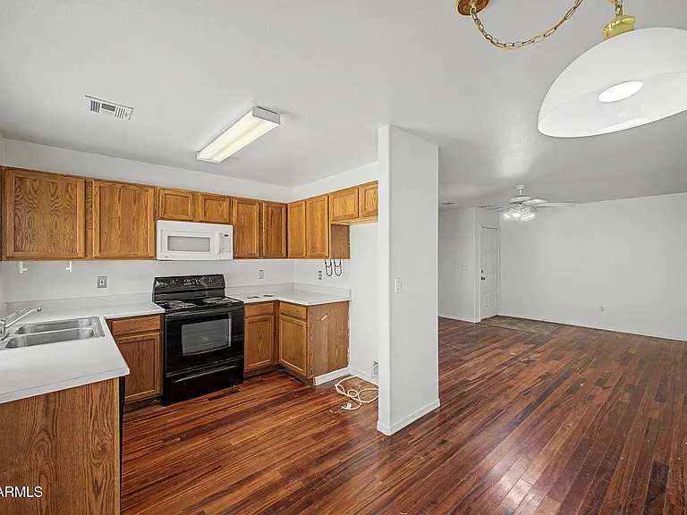 1830 N Center Ave — Photo 5