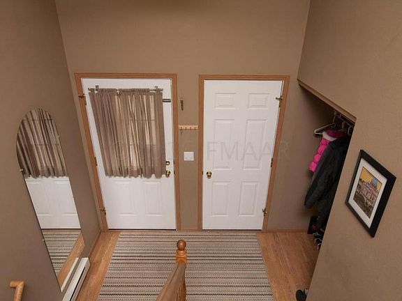 2nd image of 1888 Huntington Ln