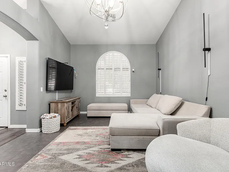 5257 W Belmont Ave — Photo 4