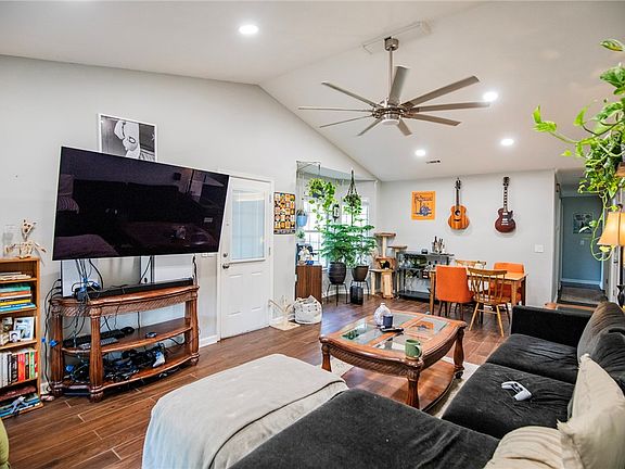 4th image of 3252 W Woodridge Dr