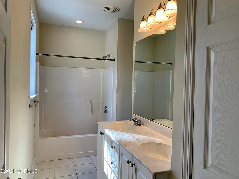 1044 Macklin St #12 — Photo 6