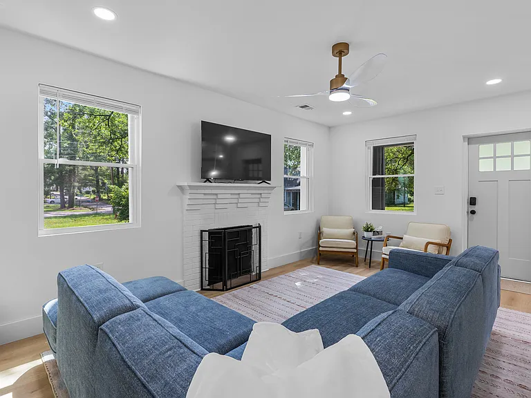 4715 Luvalie St — Photo 3