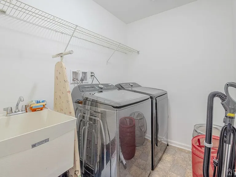 2474 N Canterbury Ln — Photo 37