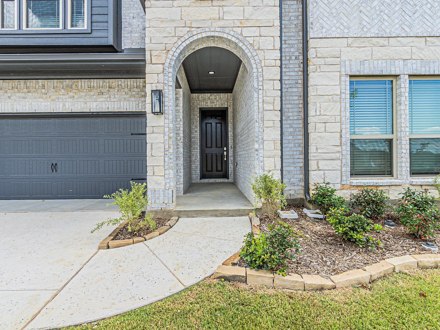 5 bed, 3558 sqft, $3,400 — Photo 4