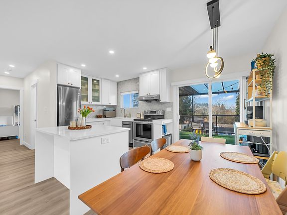 5th image of 7247 Barnet Rd