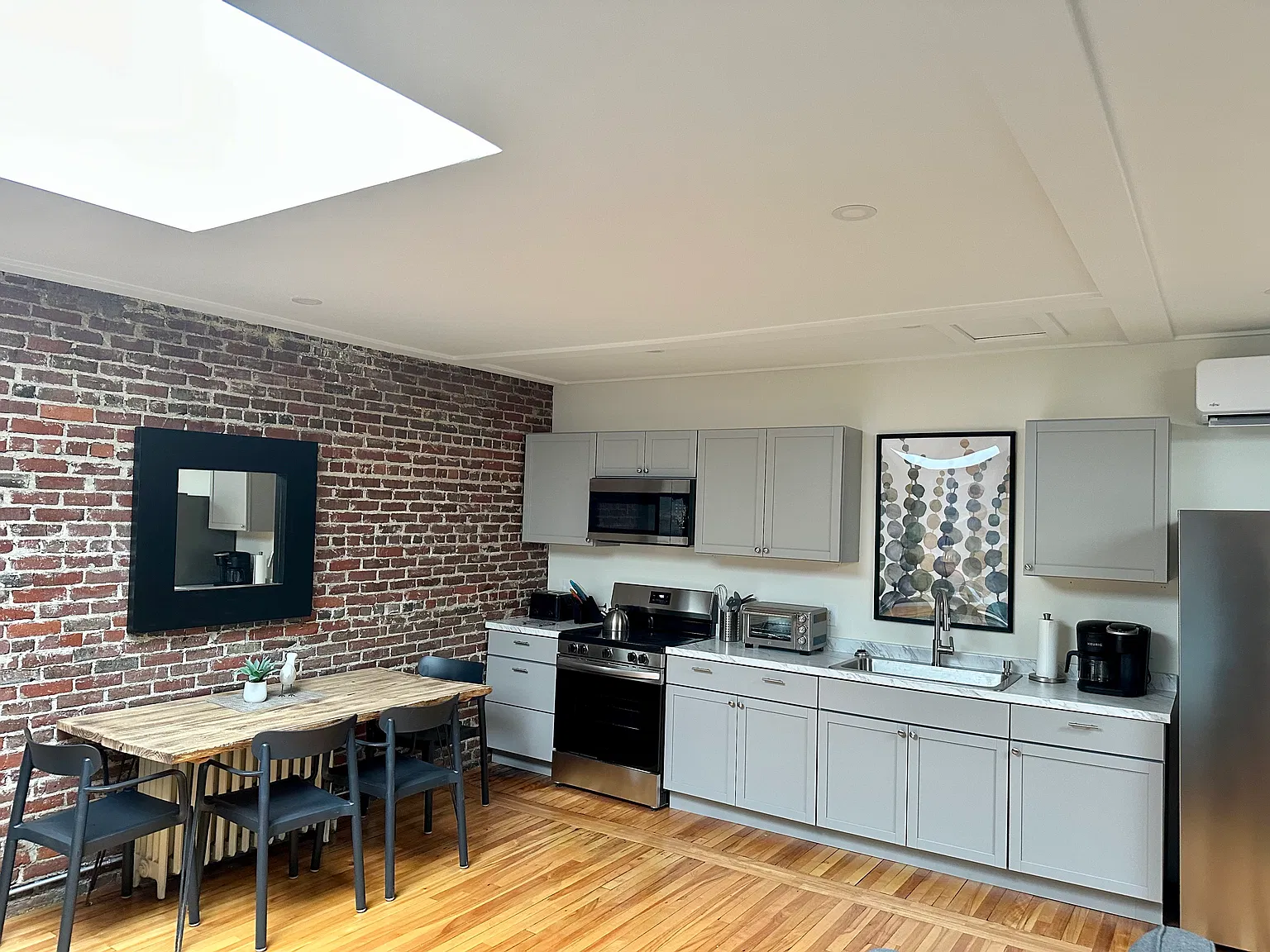 2 bed, 1400 sqft, $2,200 — Photo 4