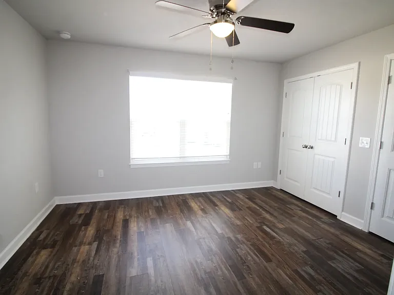Crepe Myrtle Apartments — Photo 9