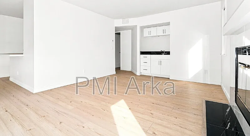 2 bed, 2.0 bath, 1005 sqft, $2,995 — Photo 3