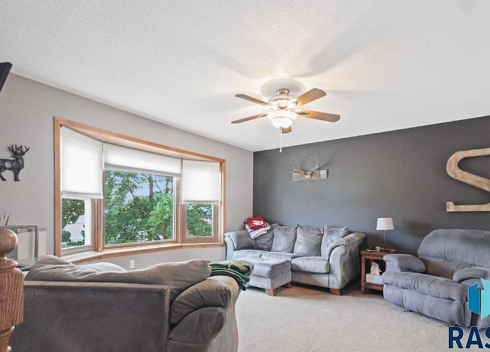 300 W 25th St, Yankton, SD 57078 MLS 22305833 Zillow