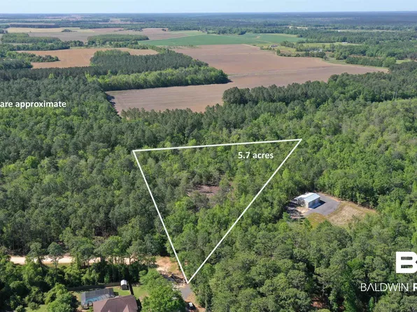 3 Brookwood Dr, Atmore, AL 36502