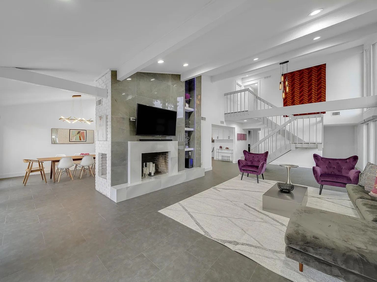 313 Melorine Dr — Photo 2