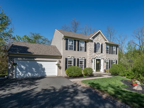 901 Maplewood Dr, Douglassville, PA 19518