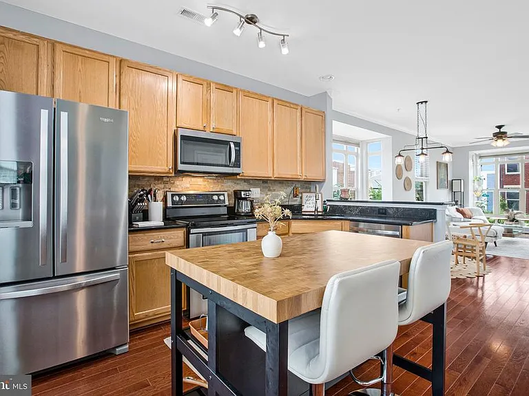 122 Lloyd St #211 — Photo 38