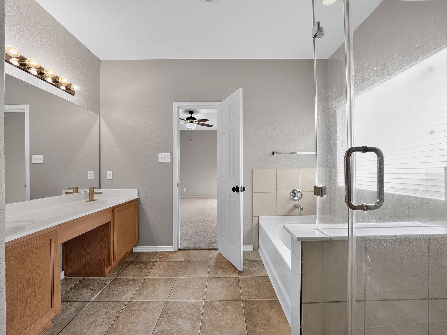 4 bed, 2.5 bath, 2176 sqft, $2,200 — Photo 4