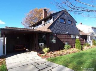 18 Ponder Ln, Levittown, NY 11756