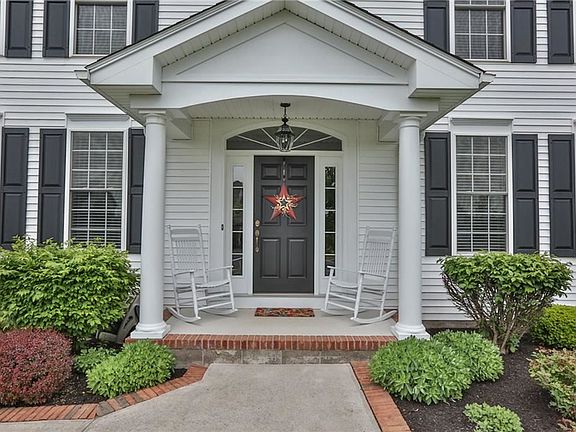 3rd image of 66 Woodgreen Dr