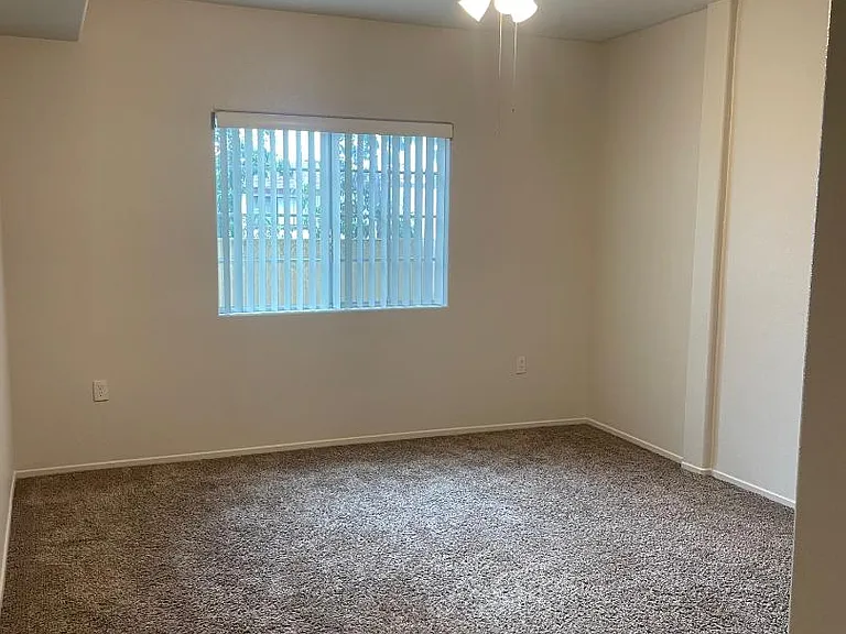Towne Crest Apartments — Photo 17