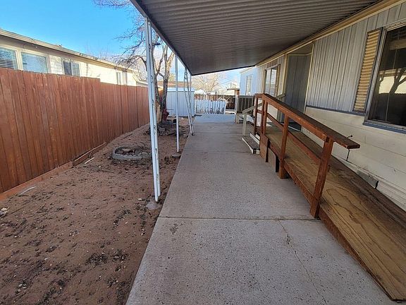 3rd image of 140 Thunderbird Ave