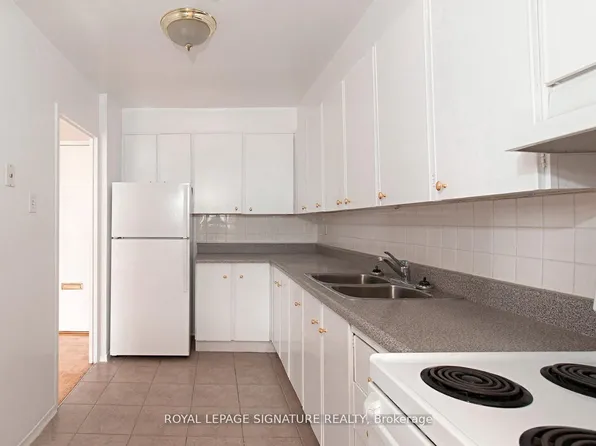 525 Eglinton Ave E, Toronto, ON