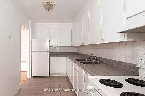 525 Eglinton Ave E #203 Photo 1