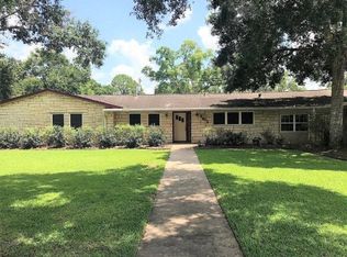 1011 Alvin Ave, El Campo, TX 77437