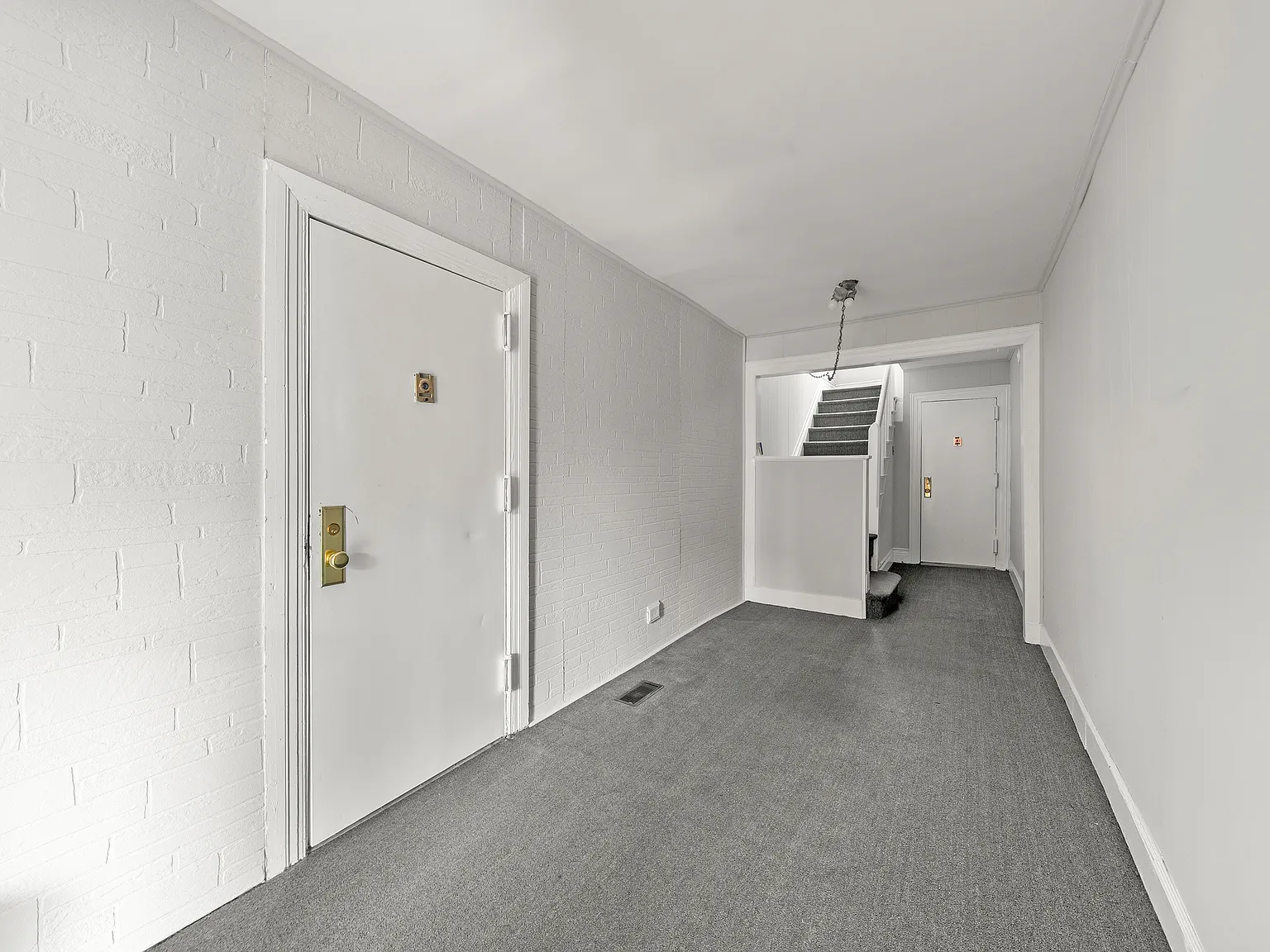 2 bed, 800 sqft, $2,300 — Photo 3
