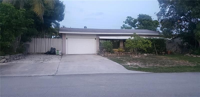 1st image of 2510 NE 9th Ter
