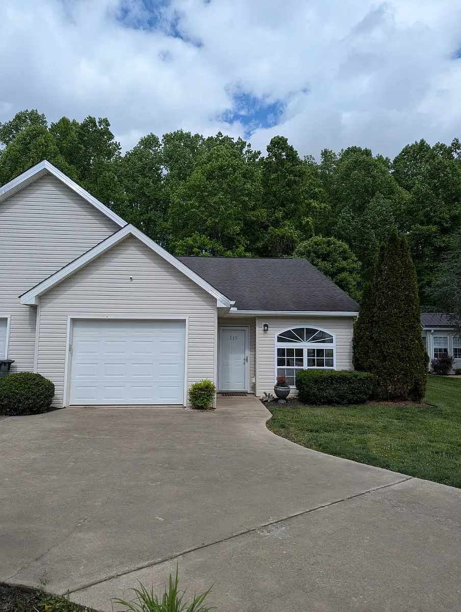 Front - Willow Oak Ct