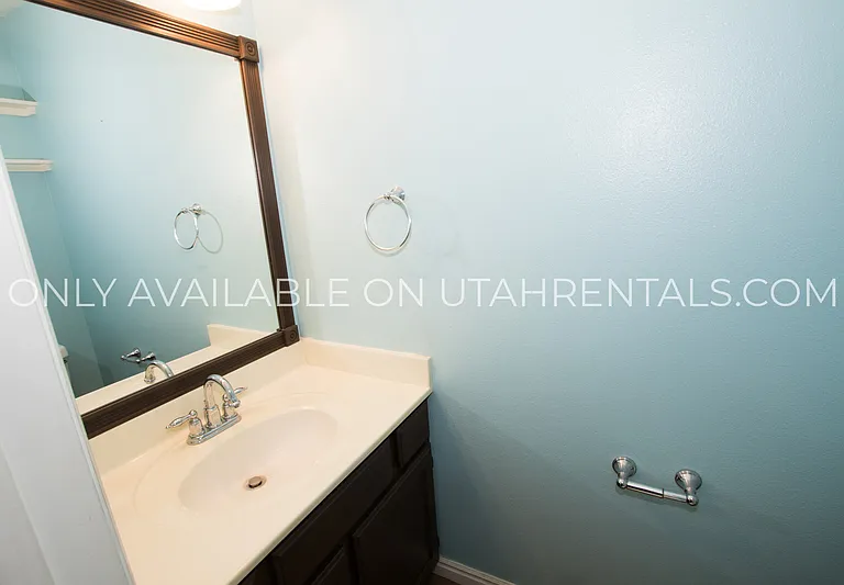 1057 S 810 E — Photo 14