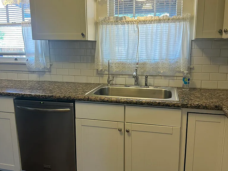 1426 E Sheridan St — Photo 7