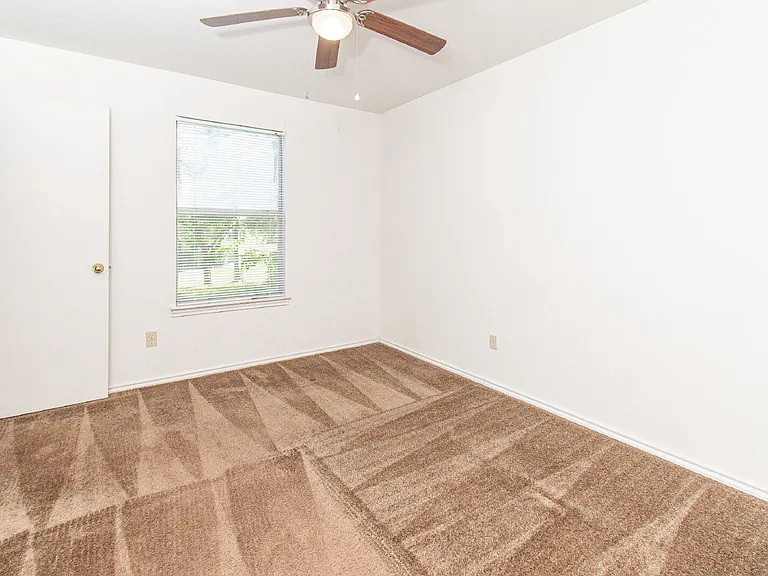 1703 Cedarhill Dr #B — Photo 7