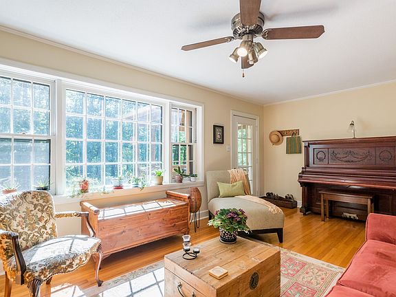 4th image of 3730 Knollwood Dr