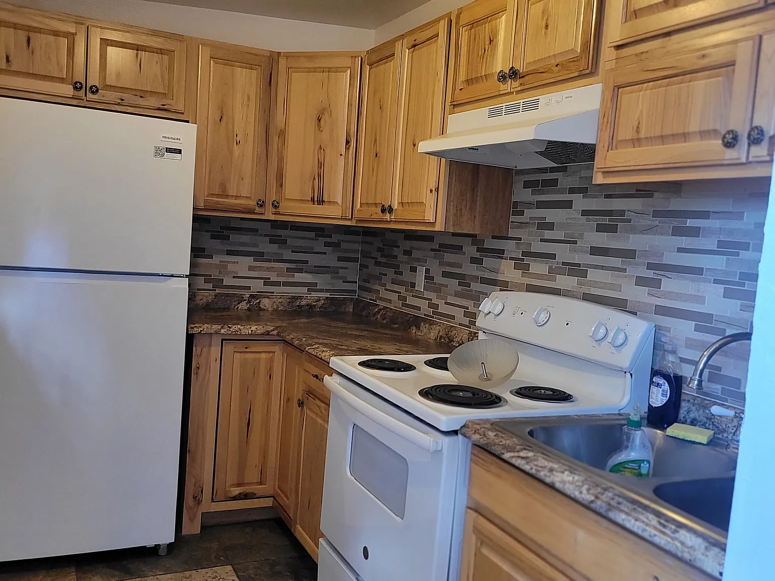 3 bed, 952 sqft, $1,400 — Photo 2